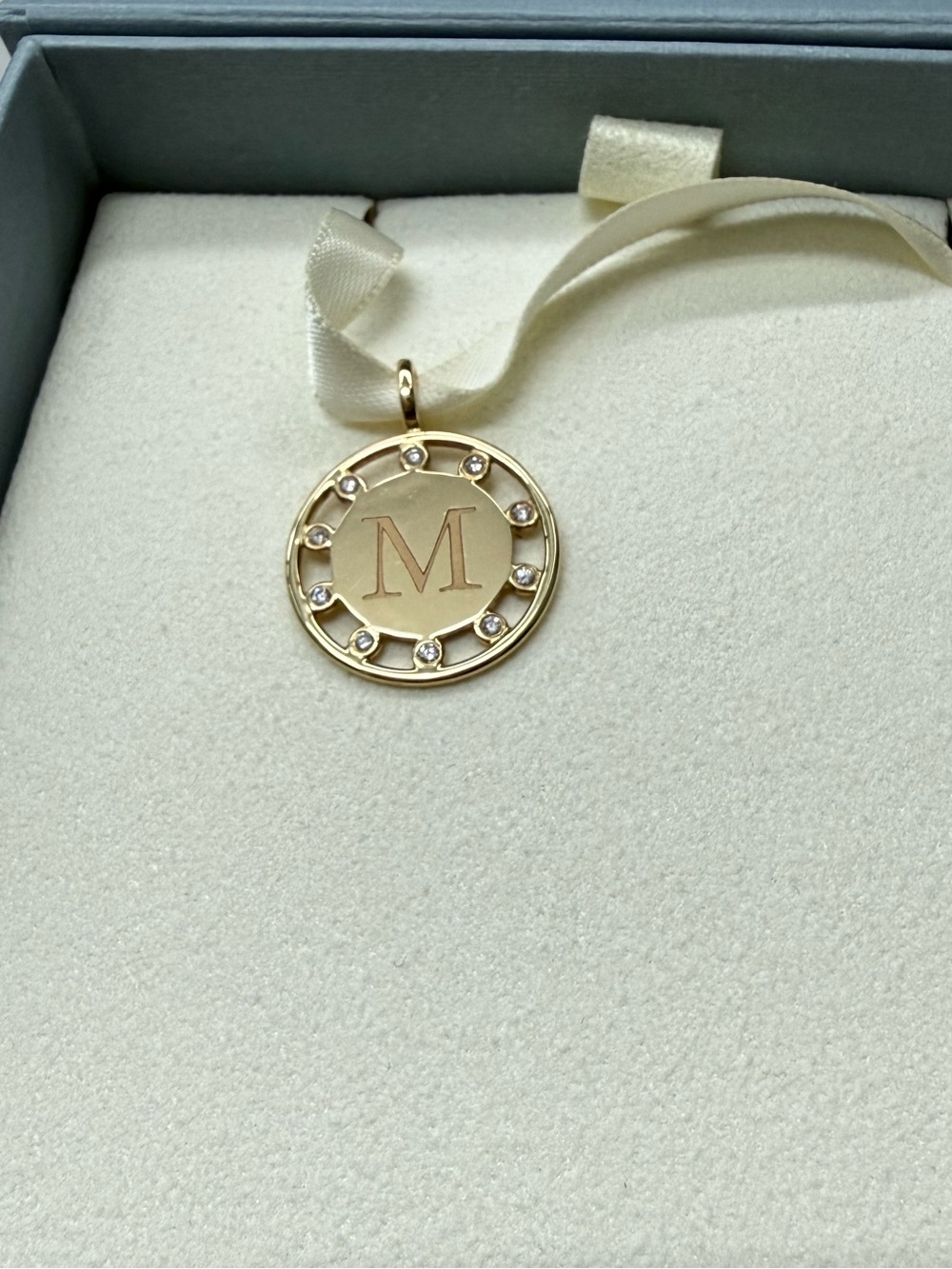 14k gold Initial ‘M’ pendant - Picture 2 of 6